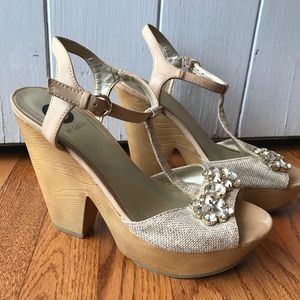 GUESS Wooden Platform Sandals Sz 8